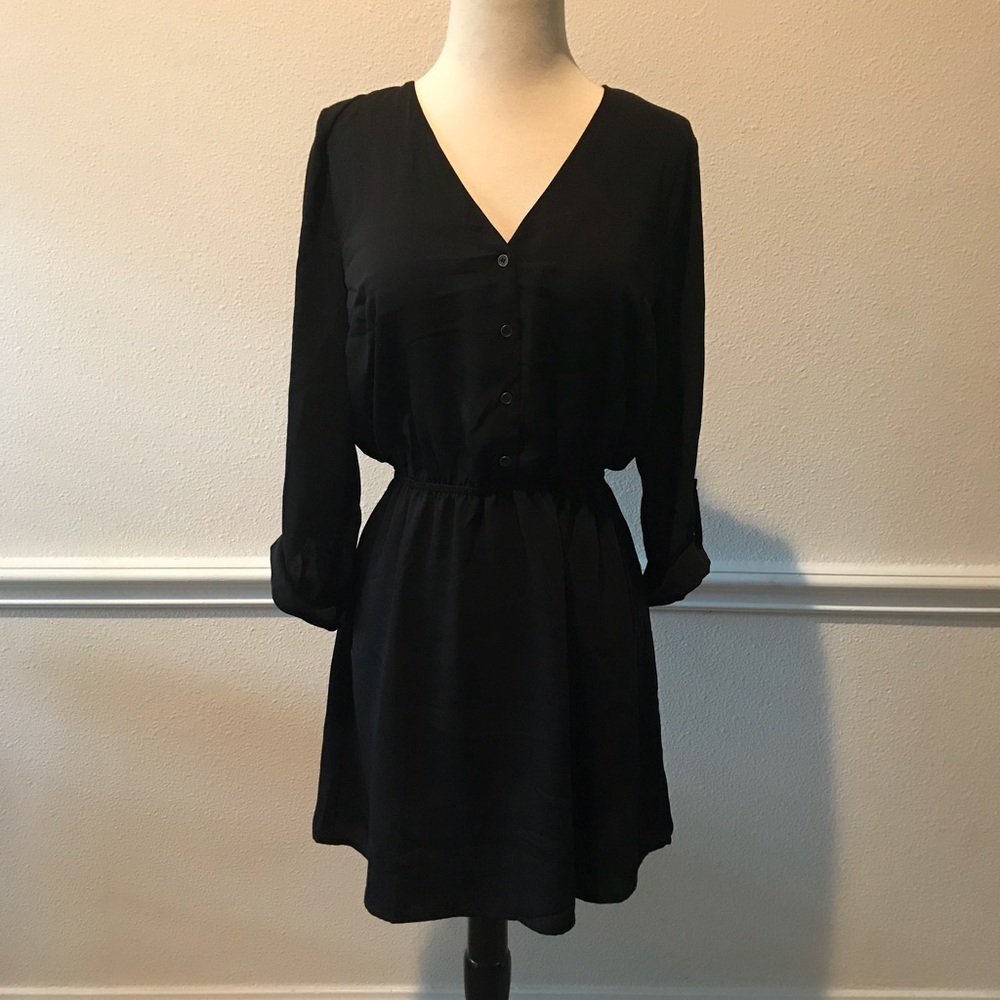 BLACK V NECK DRESS SIZE MEDIUM (NWOT)